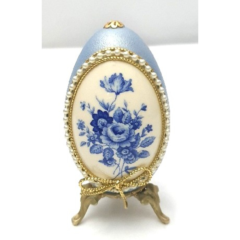 Sier ei met beschilderd porselein en parelrandje