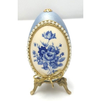 Sier ei met beschilderd porselein en parelrandje