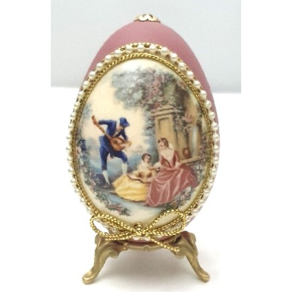 Sier ei met beschilderd porselein en parelrandje