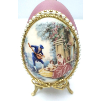 Sier ei met beschilderd porselein en parelrandje