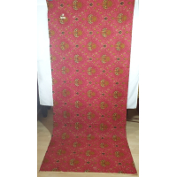 Batik doek, rood, bruin, zwart en crème