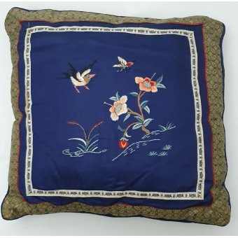Chinese kussen met donkerblauwe zijde