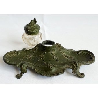 Groen gepatineerde tinnen inktstel. Gesigneerd Brossy. Cira 1900