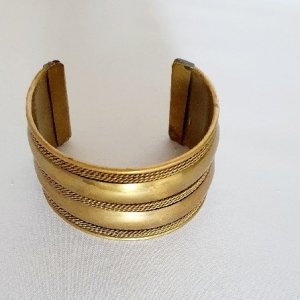 Goudkleurige slavenarmband