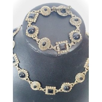 Zilverkleurige ketting en armband